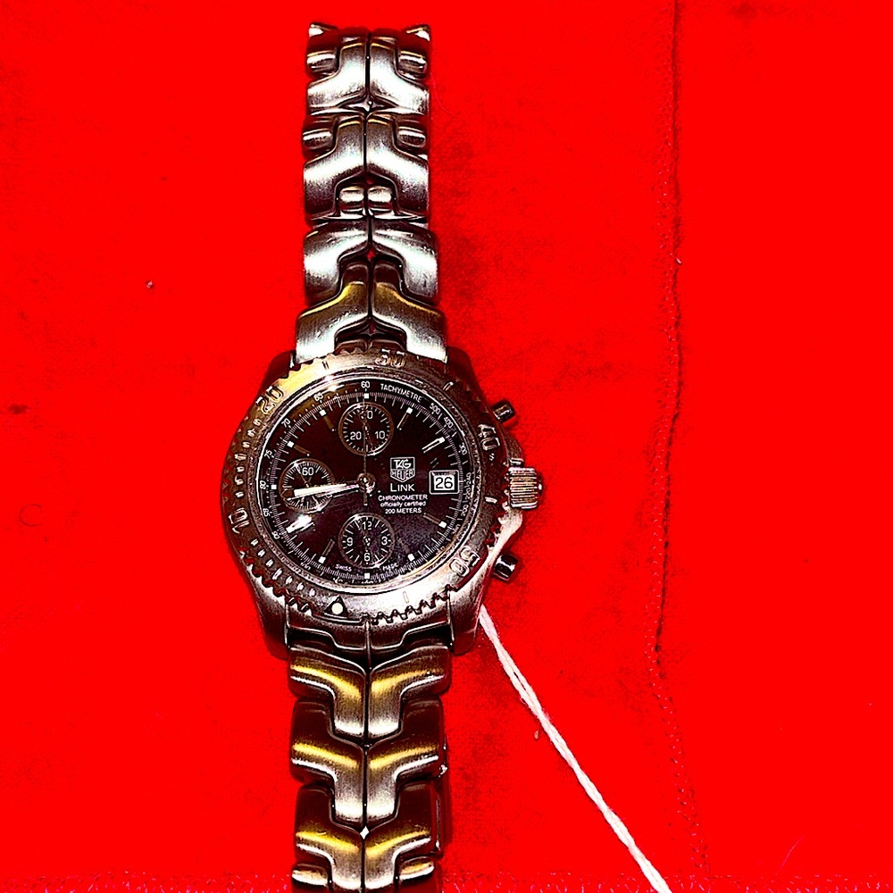 Tag Heuer men’s watch chronometerer 200mm water resistance silver automatic